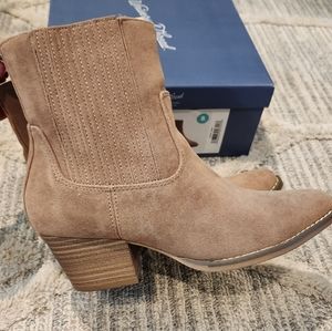 Universal Thread Solita Boots